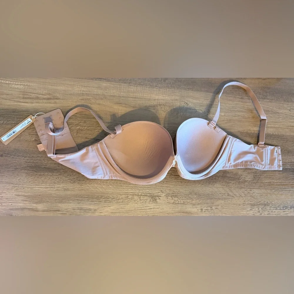 SKIMS Strapless Ultimate Push-up Bra - Picture 2 of 3